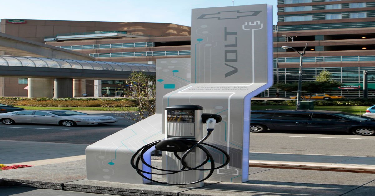 Public EV charging cost in the USA. Learn average prices, network comparisons, tips to save, and EV vs. gas cost breakdown.